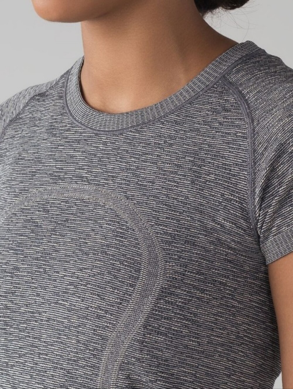 Lululemon Swiftly Tech Short Sleeve CrewBlack / White Size 8